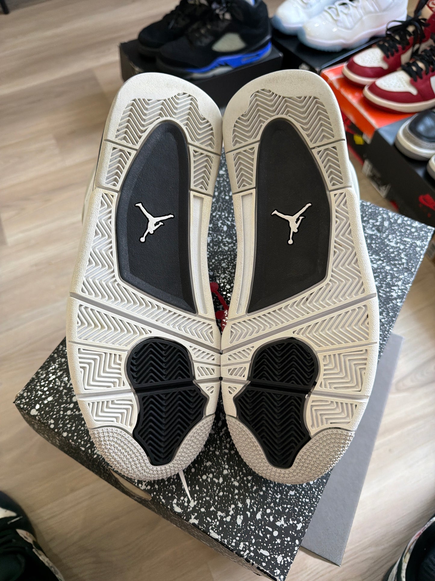 (10m) Jordan 4 Military Black