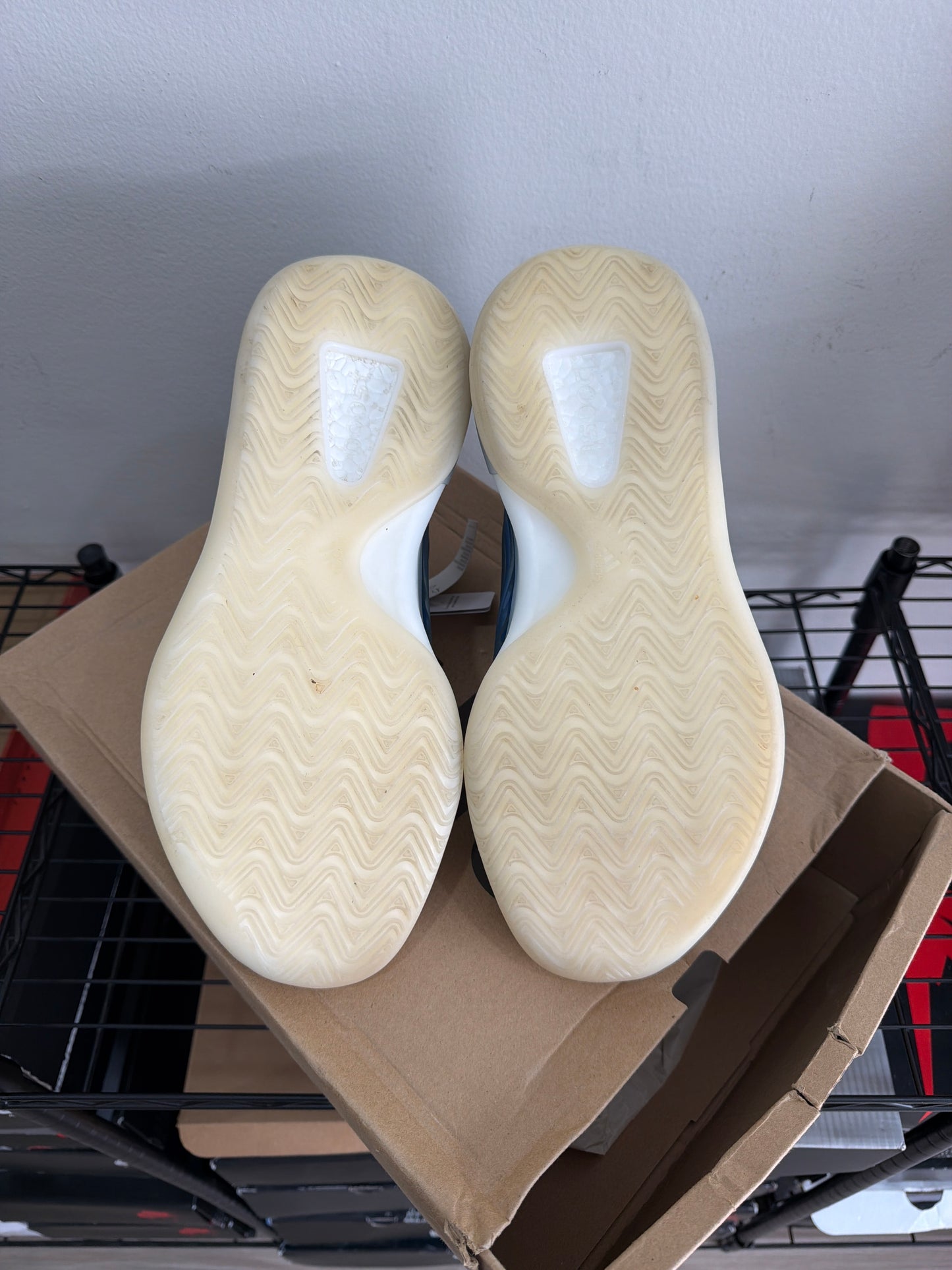(10m) Yeezy QNTM Frozen Blue