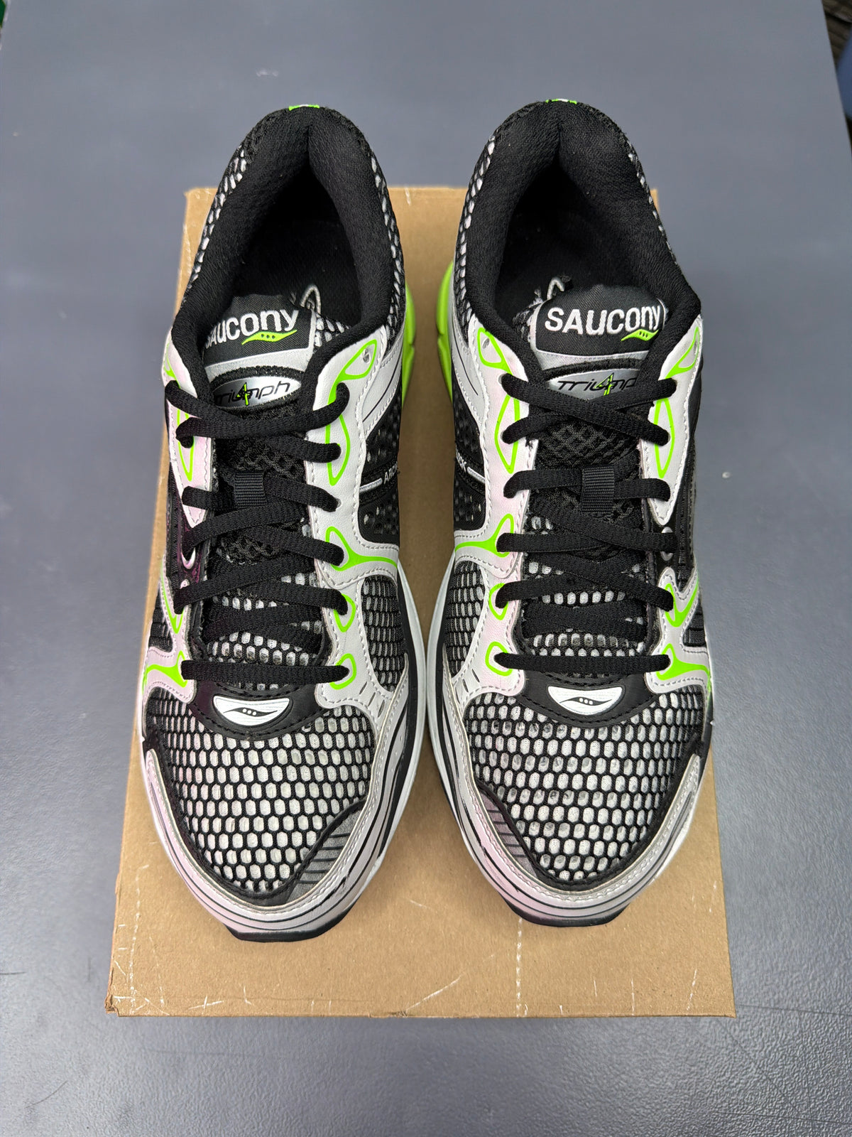 Saucony ProGrid Triumph 4 Black Speed Green - Men Size 8.5