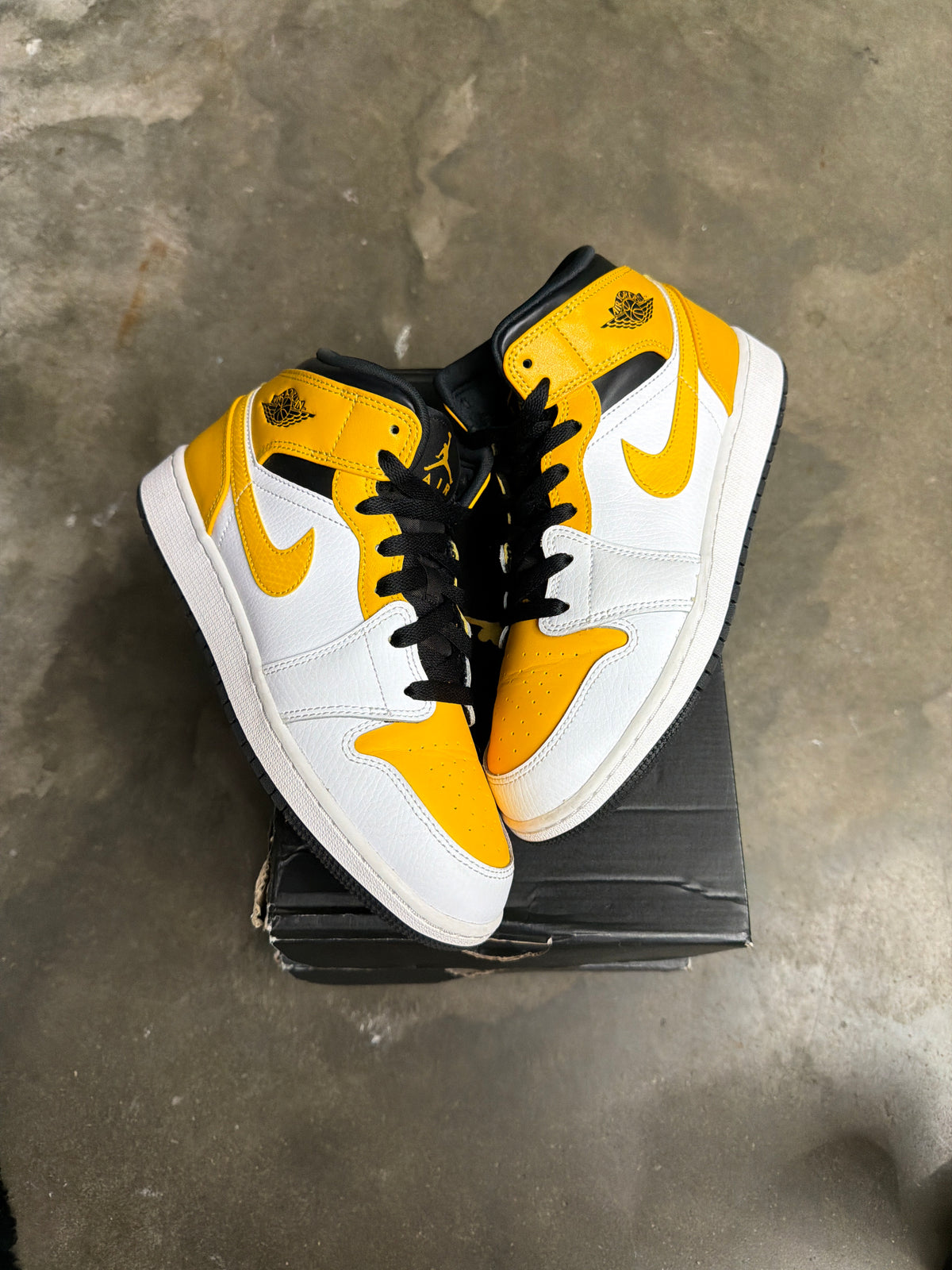 Jordan 1 Mid Retro Yellow - GS Size 6y