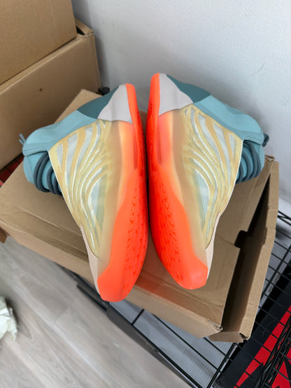 (12m) Yeezy QNTM Hi Res Coral