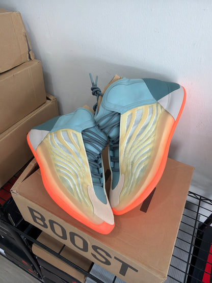(12m) Yeezy QNTM Hi Res Coral