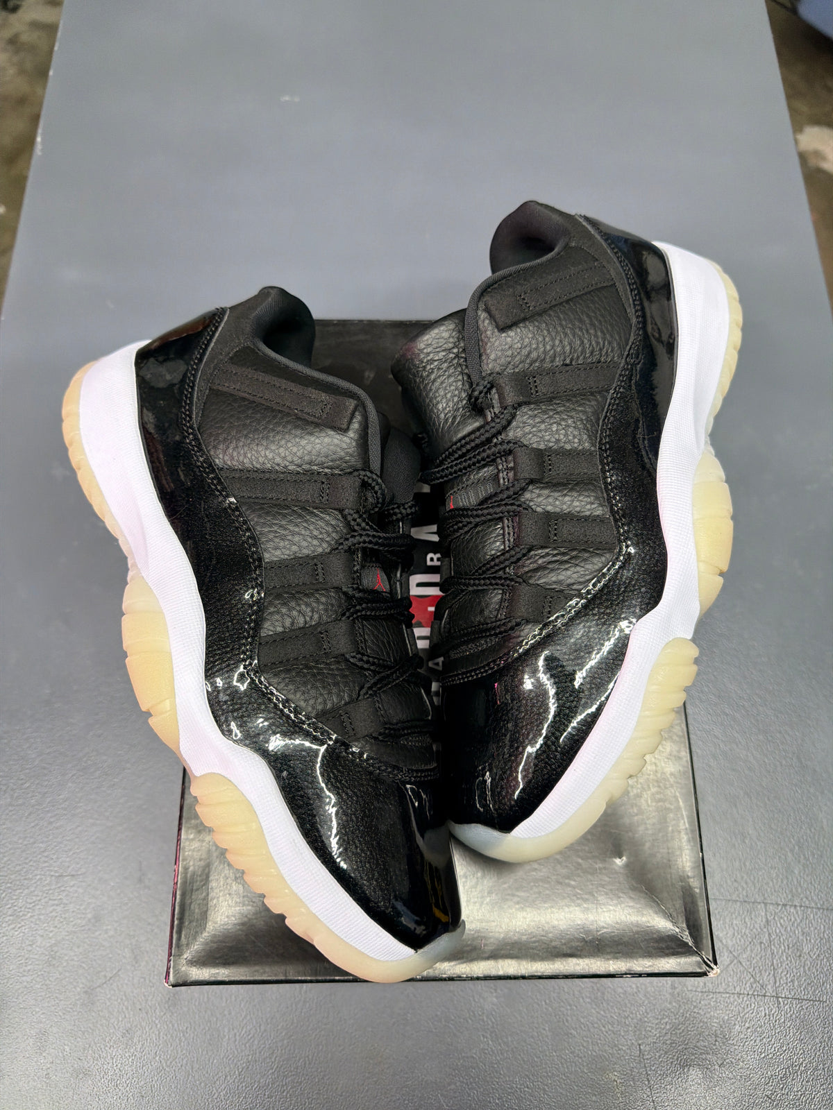 Air Jordan 11 Low Retro 72/10 - Men Size 8.5