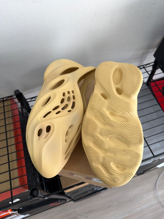 (9m) Yeezy FoamRunner Desert Sand