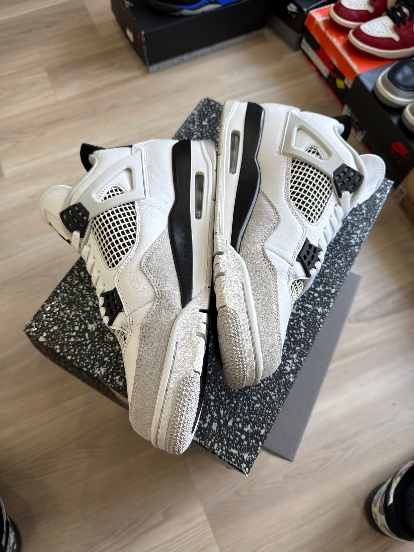 (10m) Jordan 4 Military Black