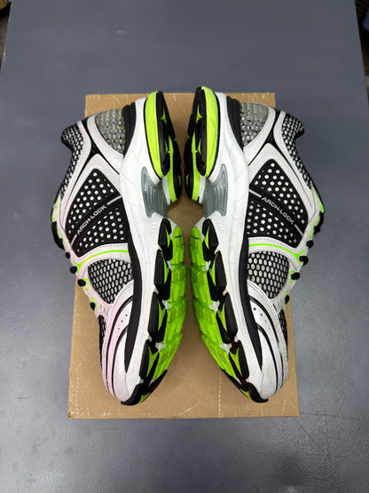 Saucony ProGrid Triumph 4 Black Speed Green - Men Size 8.5