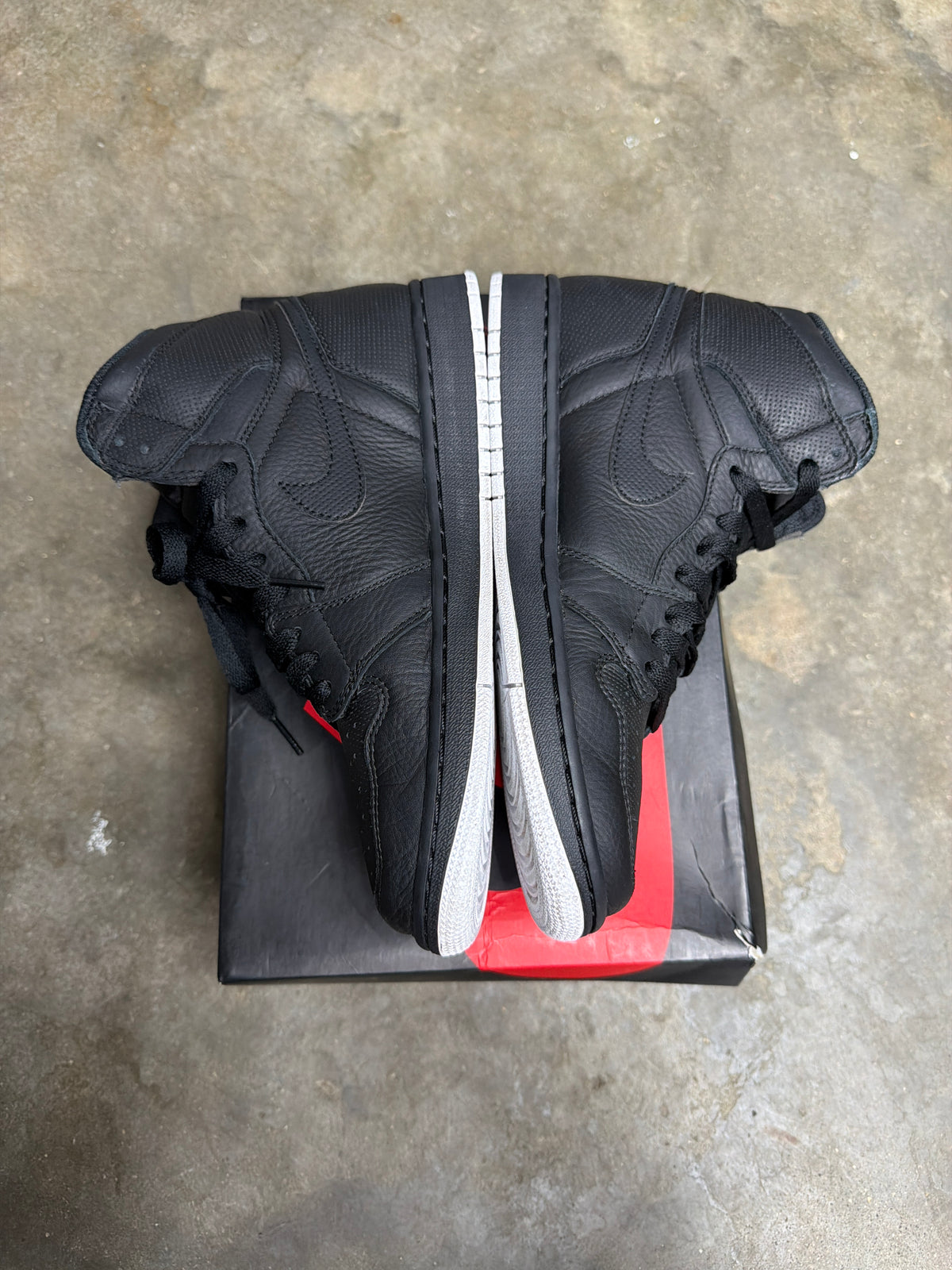 Air Jordan 1 Retro Cyber Monday - Men Size 8.5