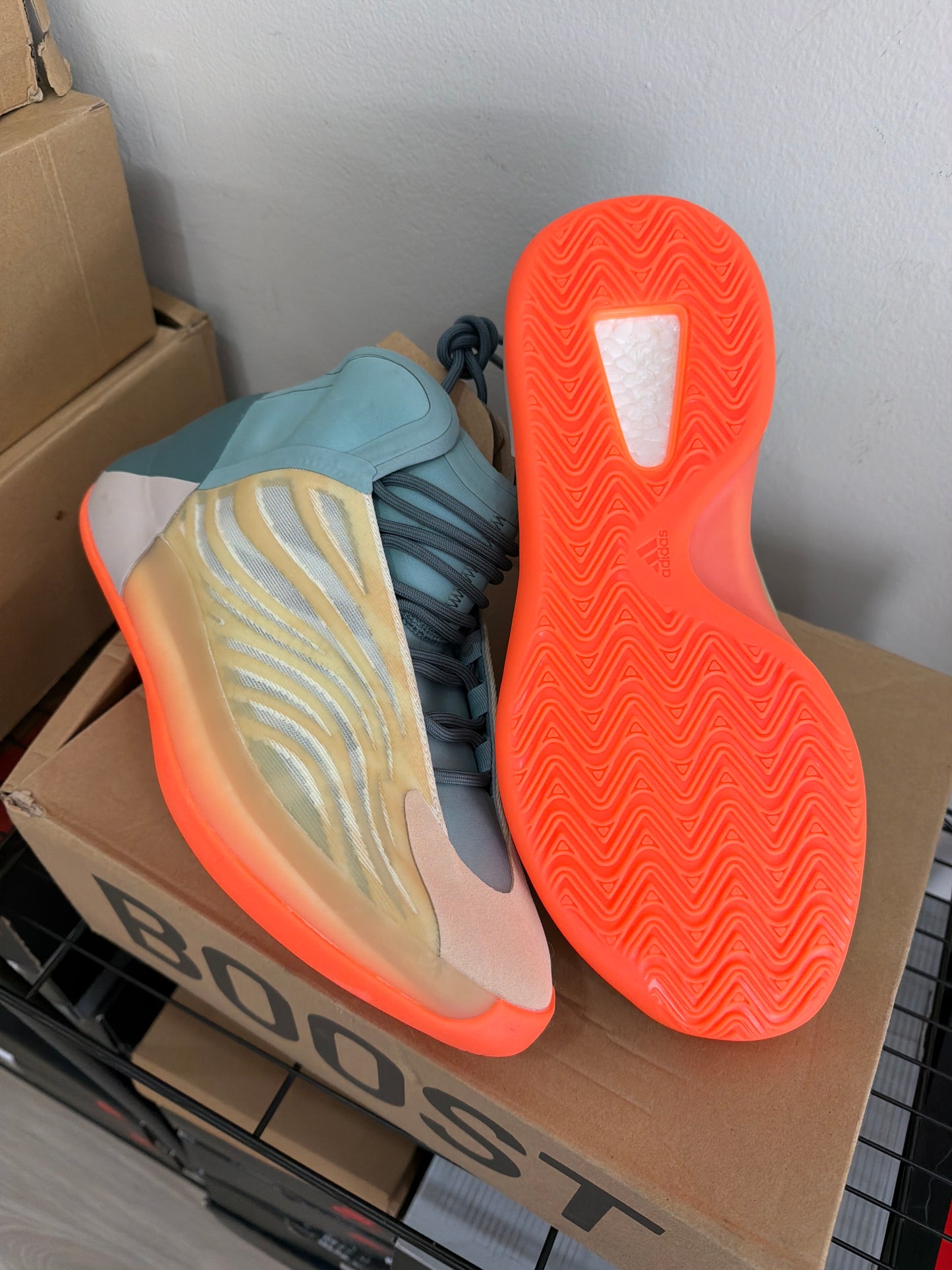 (12m) Yeezy QNTM Hi Res Coral