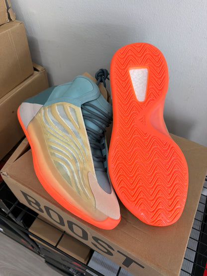 (12m) Yeezy QNTM Hi Res Coral