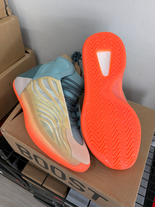 (12m) Yeezy QNTM Hi Res Coral