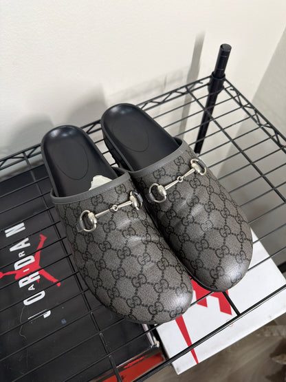 (10m) Gucci Slip Ons
