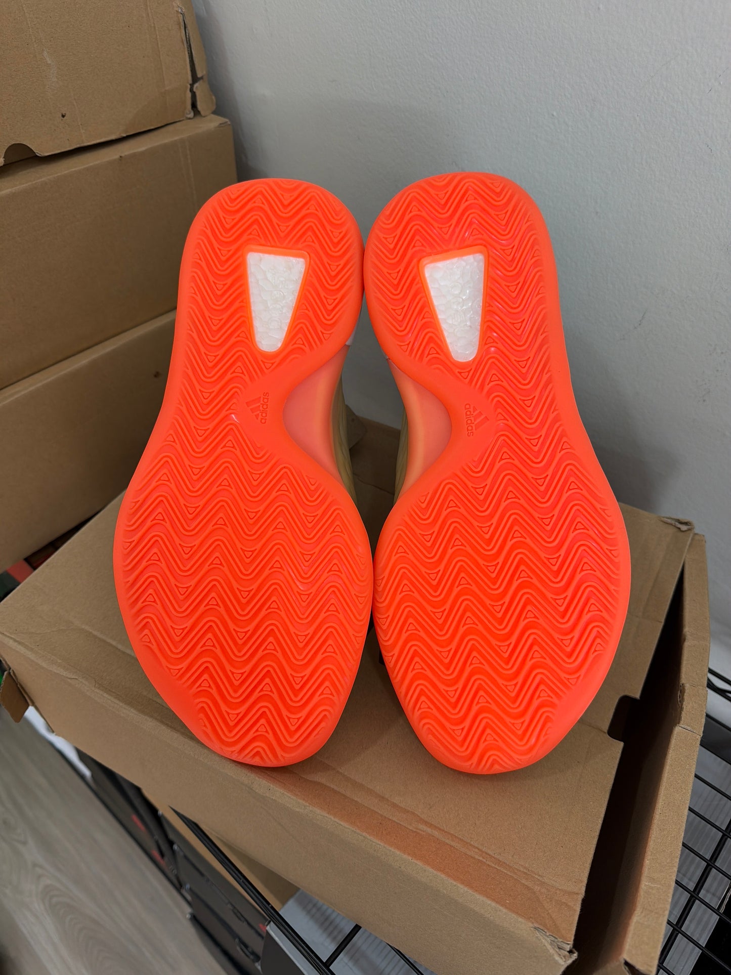 (12m) Yeezy QNTM Hi Res Coral